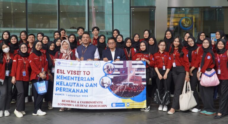 mahasiswa-departemen-esl-fem-ipb-university-kunjungi-kementerian-kelautan-dan-perikanan