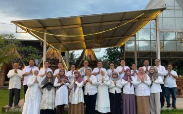 tasyakuran dosen tetap esl dalam rangkaian buka puasa bersama