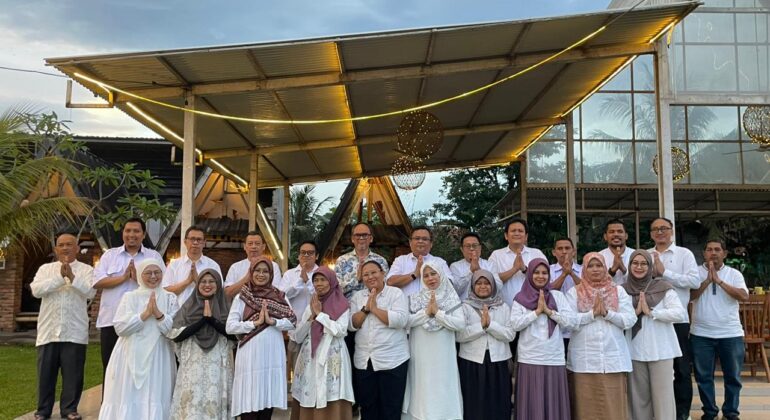 tasyakuran dosen tetap esl dalam rangkaian buka puasa bersama