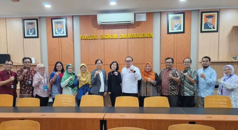 menandatangani letter of intent to collaborate University of the Philippines Los Banos