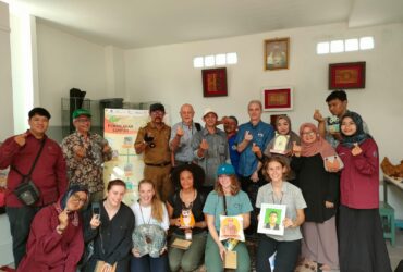 1-Kunjungan Mahasiswa University British Columbia UBC Belajar Waste Management di Desa Mitra ESL Desa Cibanteng 15 Mei 2023