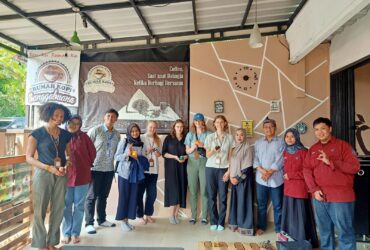 2-Kunjungan Mahasiswa University British Columbia UBC Belajar Waste Management di Desa Mitra ESL Desa Cibanteng 15 Mei 2023